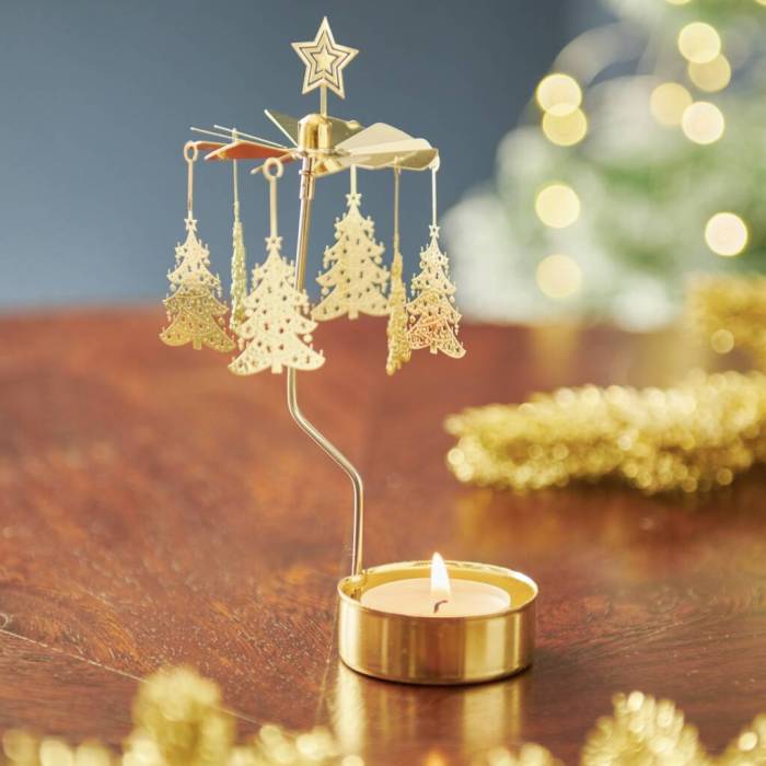 Christmas decoration with candles that spins